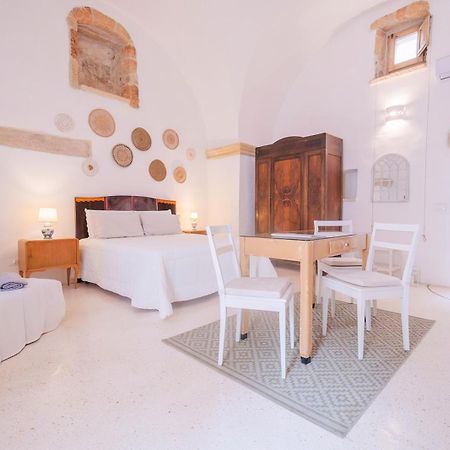 Historia- Dimore Corte Chiesa Corigliano dʼOtranto Exteriör bild