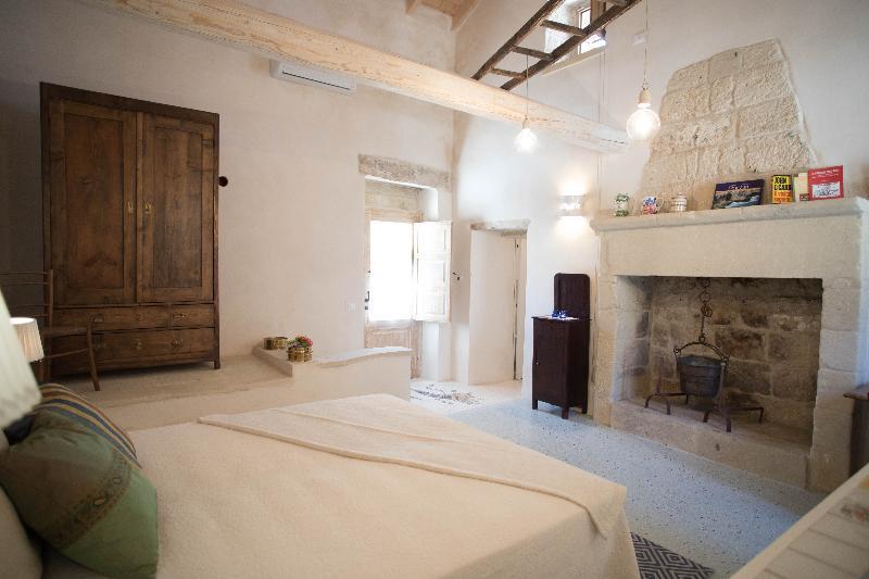 Historia- Dimore Corte Chiesa Corigliano dʼOtranto Exteriör bild