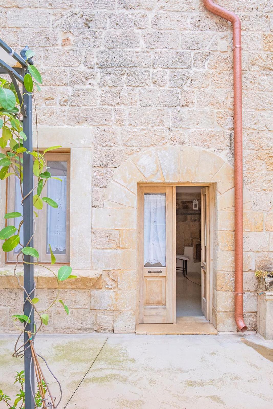 Historia- Dimore Corte Chiesa Corigliano dʼOtranto Exteriör bild